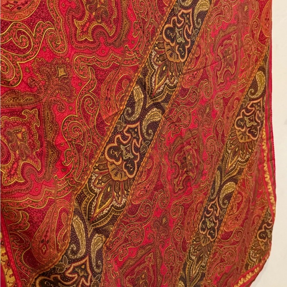 Ellen Tracy Silk Red/Burnt Orange and Gold Paisley Scarf Like New - Picture 10 of 10